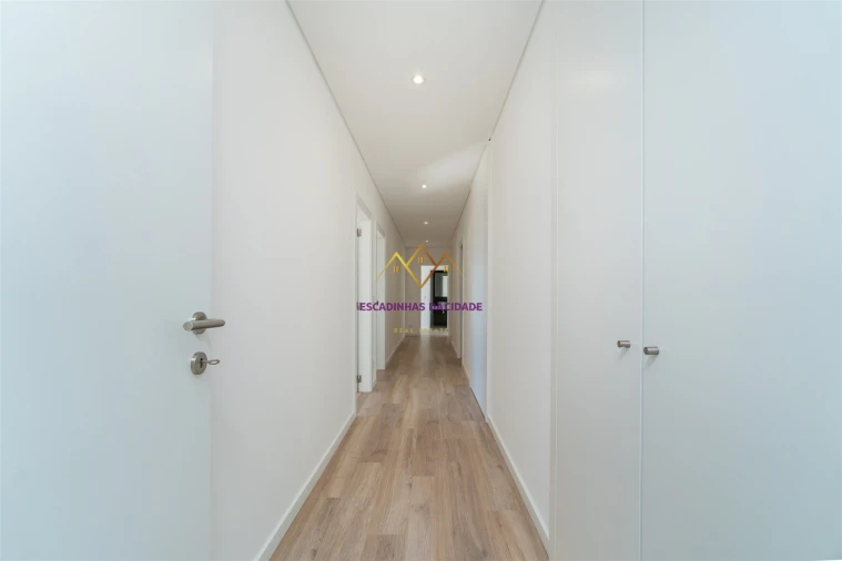 Apartamento T5 para Venda em Carnaxide e Queijas Foto 35