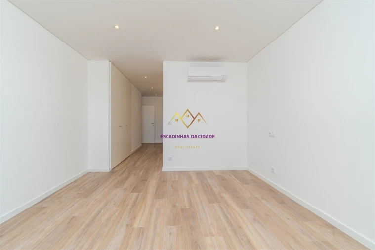 Apartamento T5 para Venda em Carnaxide e Queijas Foto 31