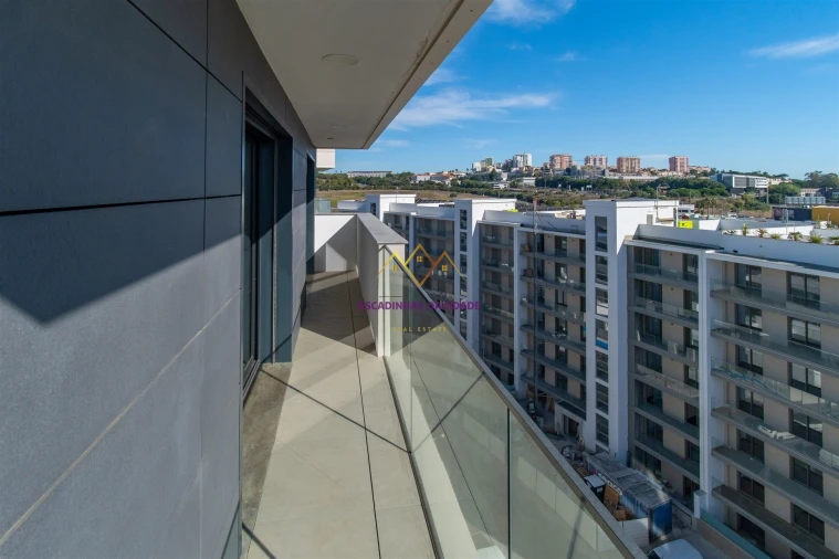 Apartamento T5 para Venda em Carnaxide e Queijas Foto 54