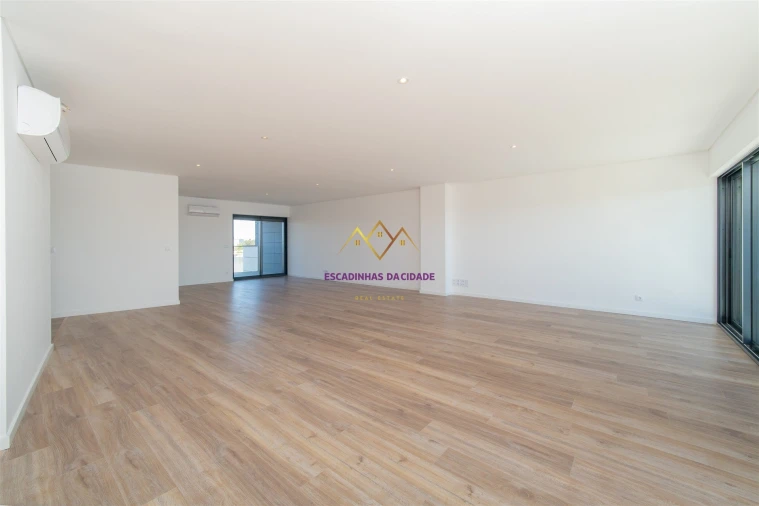 Apartamento T5 para Venda em Carnaxide e Queijas Foto 4