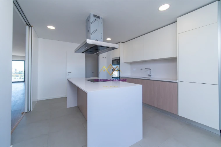 Apartamento T5 para Venda em Carnaxide e Queijas Foto 13