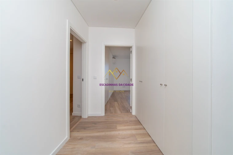 Apartamento T5 para Venda em Carnaxide e Queijas Foto 48