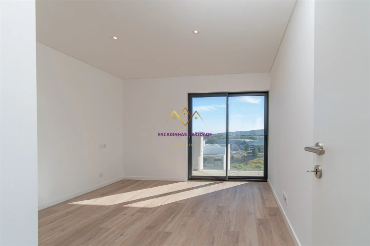Apartamento T5 para Venda em Carnaxide e Queijas Foto 39