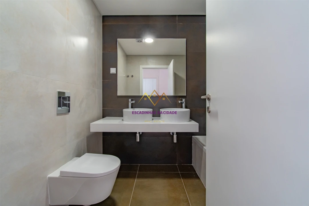 Apartamento T5 para Venda em Carnaxide e Queijas Foto 26