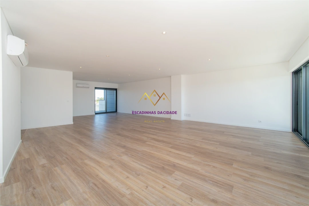 Apartamento T5 para Venda em Carnaxide e Queijas Foto 4