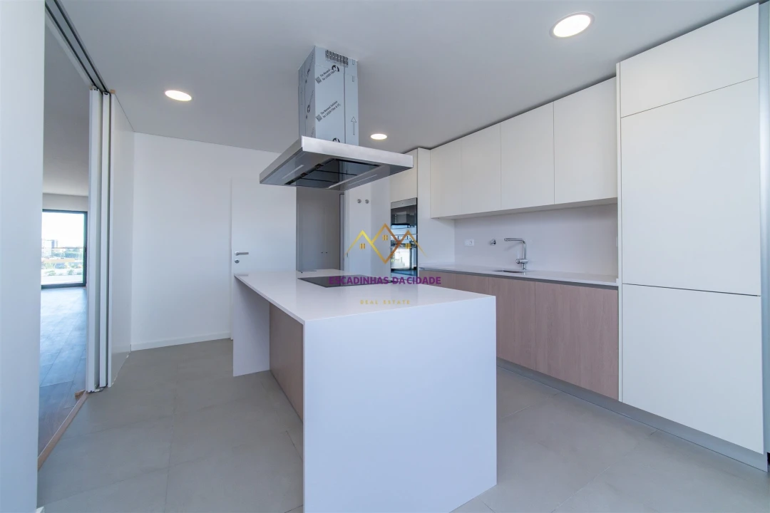 Apartamento T5 para Venda em Carnaxide e Queijas Foto 13