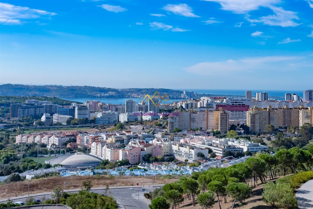 Apartamento T5 para Venda em Carnaxide e Queijas Foto 17