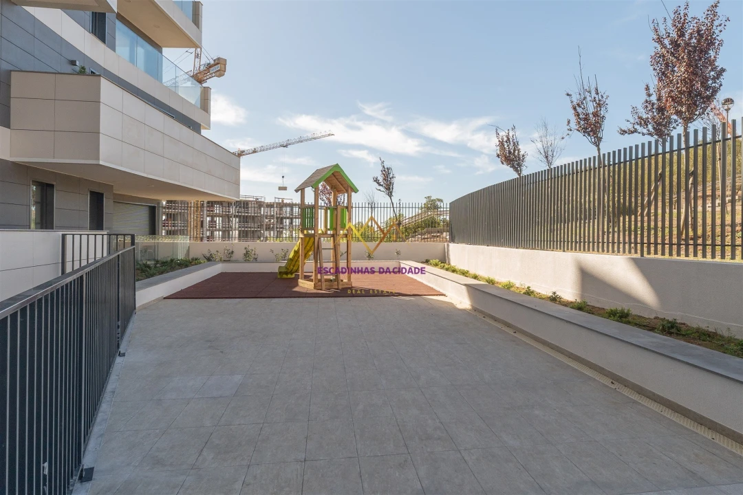 Apartamento T5 para Venda em Carnaxide e Queijas Foto 52