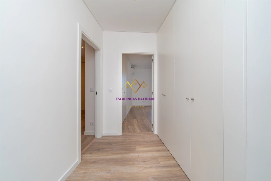 Apartamento T5 para Venda em Carnaxide e Queijas Foto 48