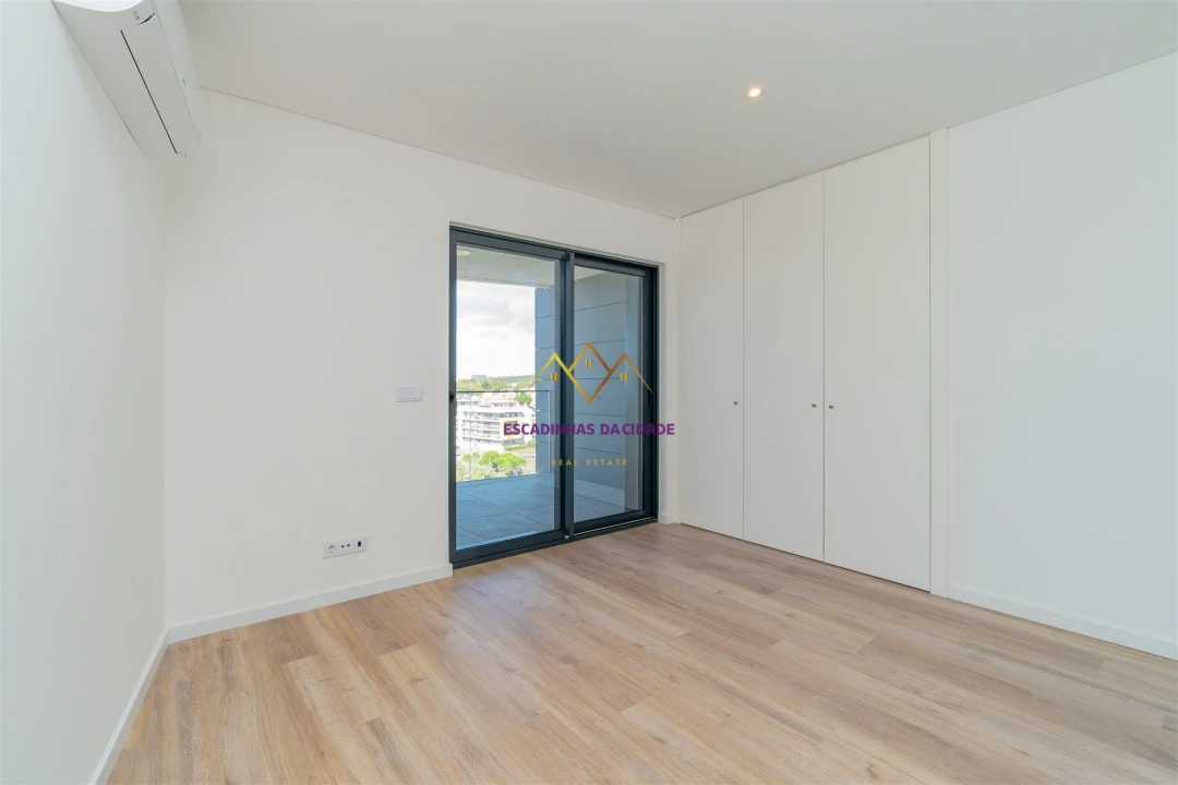 Apartamento T5 para Venda em Carnaxide e Queijas Foto 51