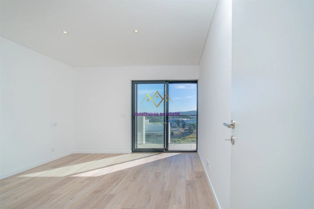 Apartamento T5 para Venda em Carnaxide e Queijas Foto 36