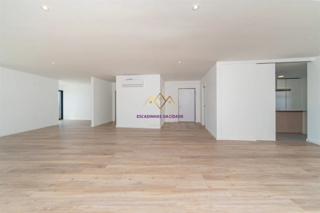 Apartamento T5 para Venda em Carnaxide e Queijas Foto 5
