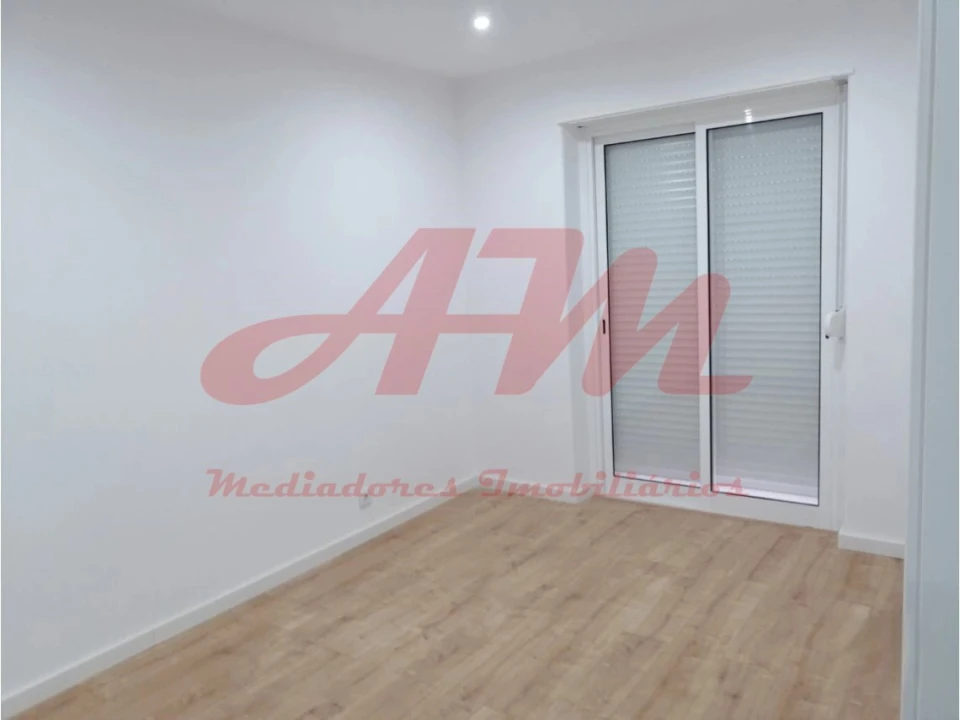 Apartamento T3 para Venda em Venteira Foto 7