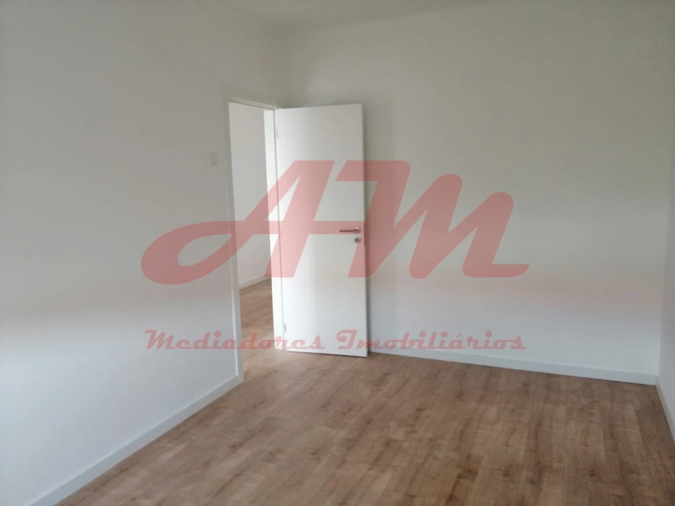 Apartamento T3 para Venda em Venteira Foto 9