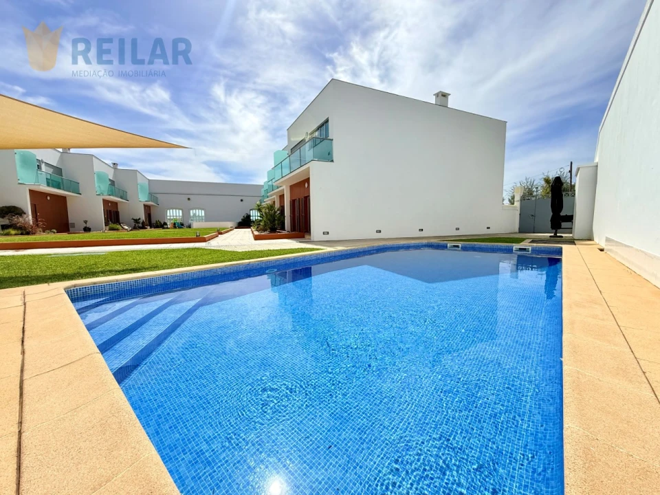 Moradia T3 para Venda em Póvoa de Santa Iria e Forte da Casa Foto 1