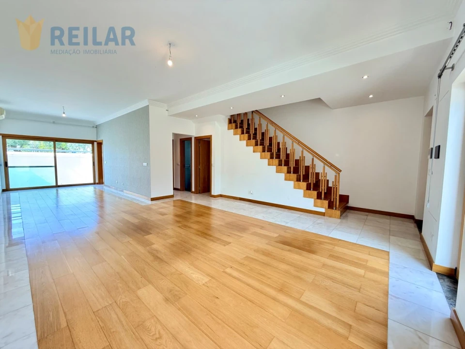 Moradia T3 para Venda em Póvoa de Santa Iria e Forte da Casa Foto 2