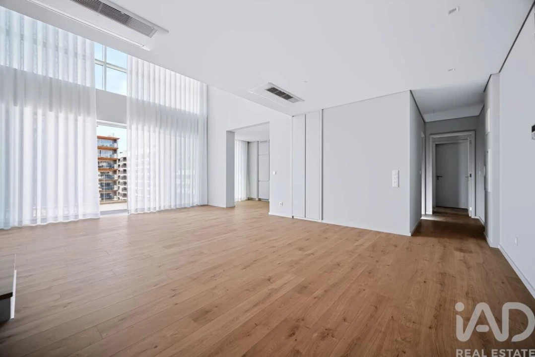 Apartamento T3 para Venda em Algés, Linda-A-Velha e Cruz Quebrada-Dafundo Foto 2