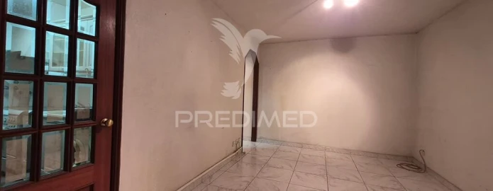 Apartamento T1 para Venda em Massamá e Monte Abraão