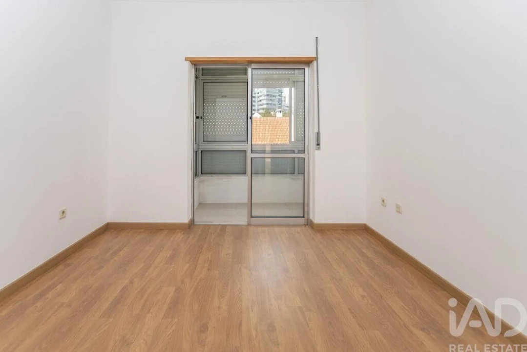 Apartamento T3 para Venda em Almada, Cova da Piedade, Pragal e Cacilhas Foto 12