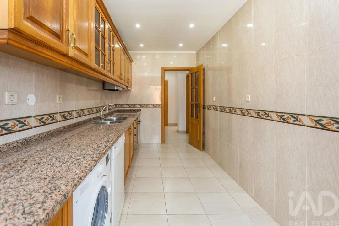 Apartamento T3 para Venda em Almada, Cova da Piedade, Pragal e Cacilhas Foto 3