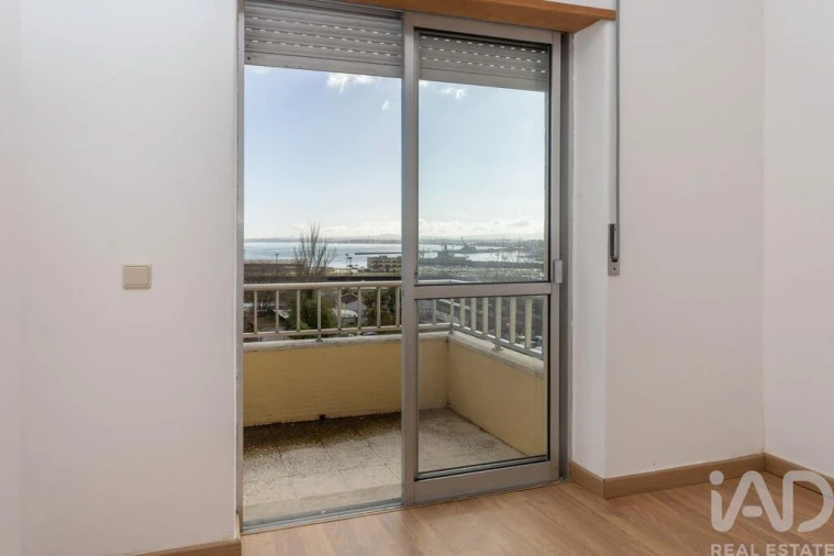 Apartamento T3 para Venda em Almada, Cova da Piedade, Pragal e Cacilhas Foto 21