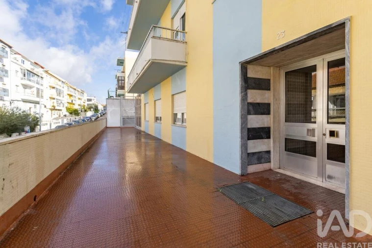 Apartamento T3 para Venda em Almada, Cova da Piedade, Pragal e Cacilhas Foto 30
