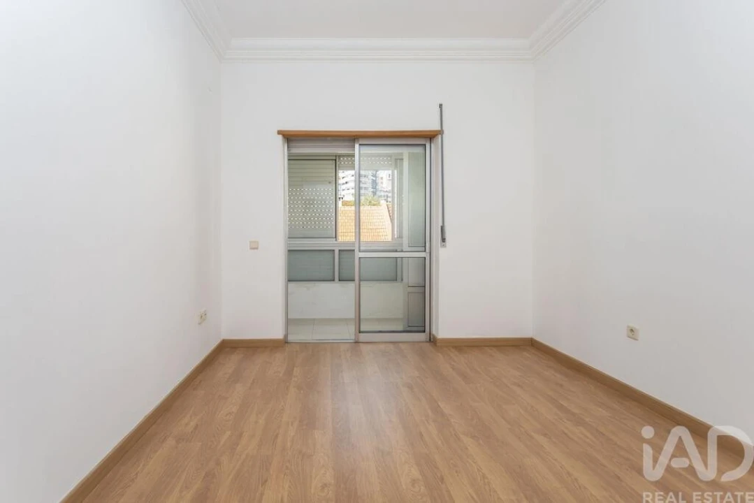 Apartamento T3 para Venda em Almada, Cova da Piedade, Pragal e Cacilhas Foto 10