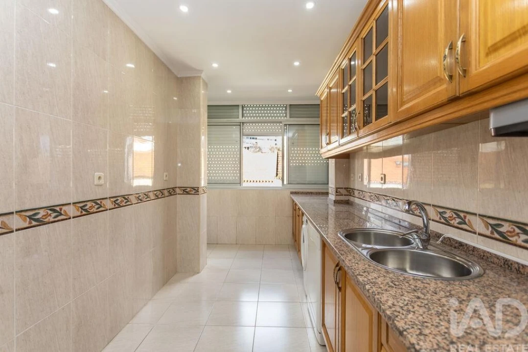 Apartamento T3 para Venda em Almada, Cova da Piedade, Pragal e Cacilhas Foto 2