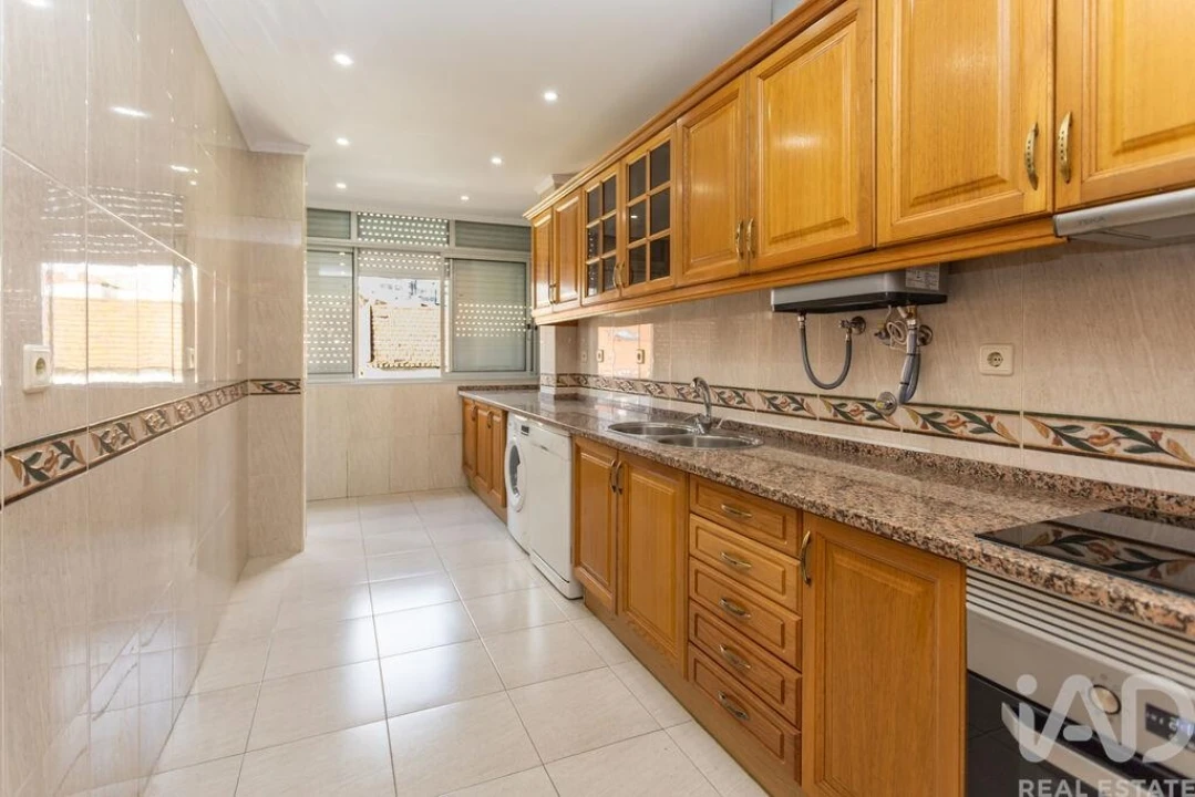 Apartamento T3 para Venda em Almada, Cova da Piedade, Pragal e Cacilhas Foto 1