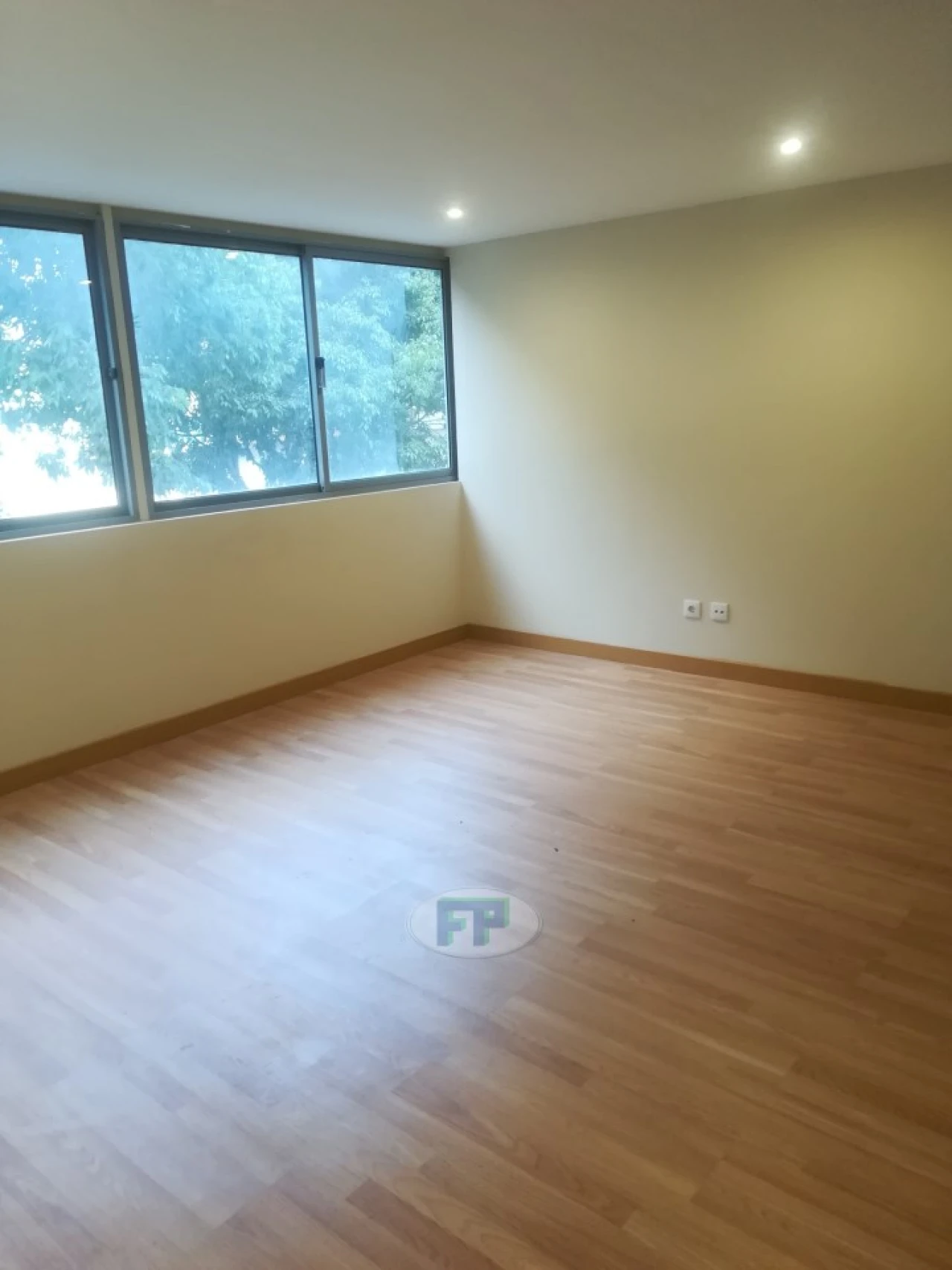 Apartamento T3 para Arrendamento em São Domingos de Benfica Foto 2