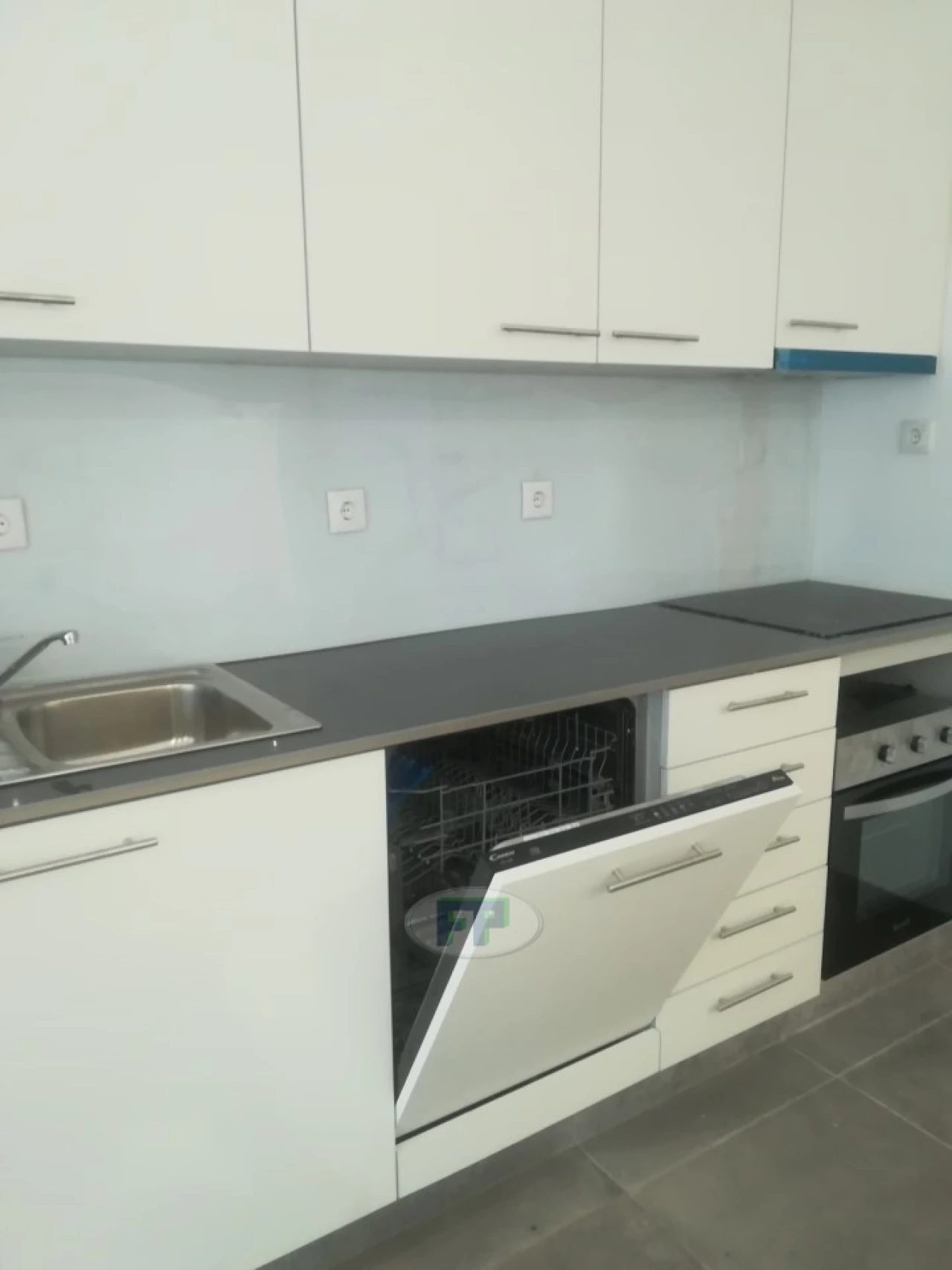 Apartamento T3 para Arrendamento em São Domingos de Benfica Foto 4