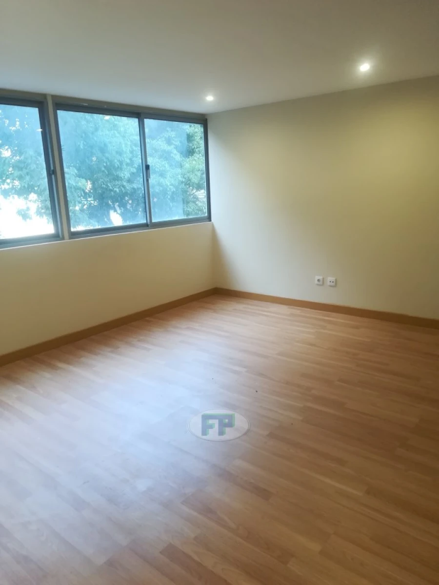 Apartamento T3 para Arrendamento em São Domingos de Benfica Foto 2