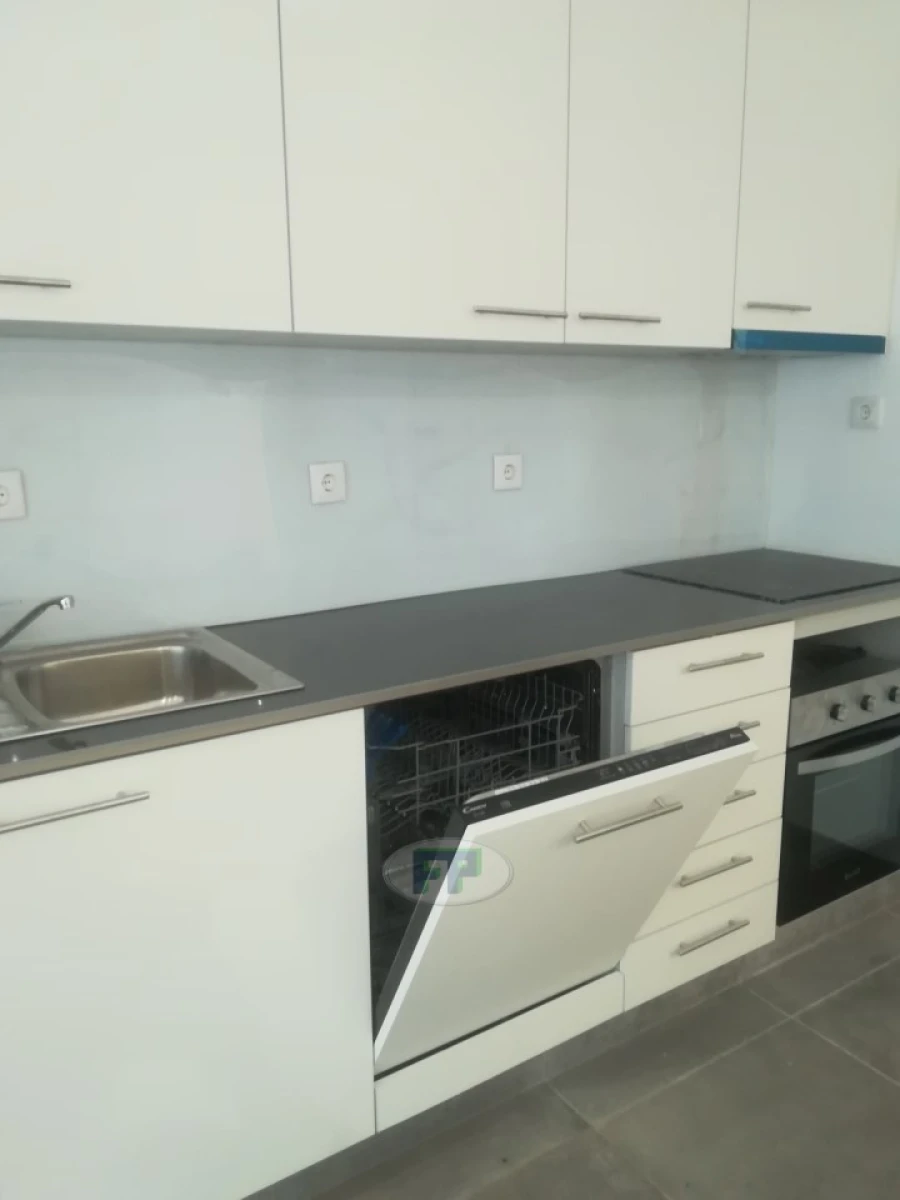 Apartamento T3 para Arrendamento em São Domingos de Benfica Foto 4