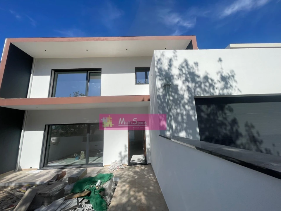 Moradia T4 para Venda em Nossa Sra de Fatima Foto 2