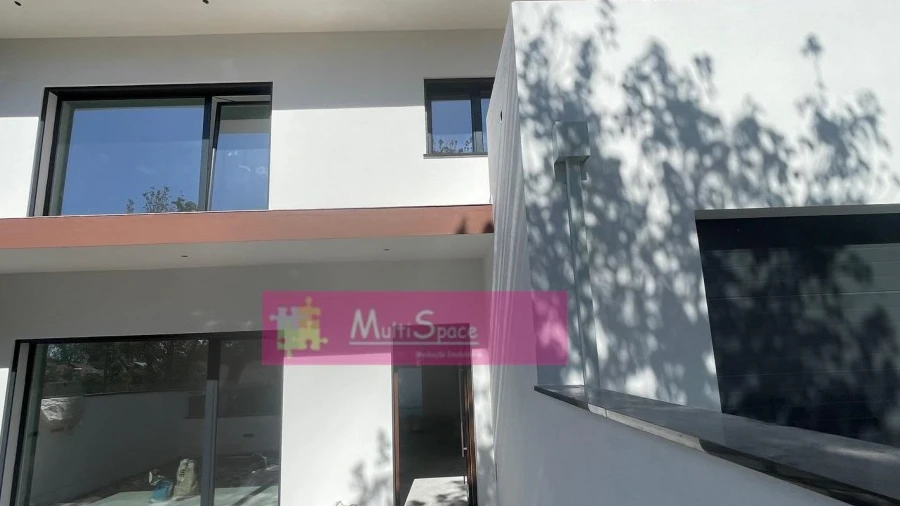 Moradia T4 para Venda em Nossa Sra de Fatima