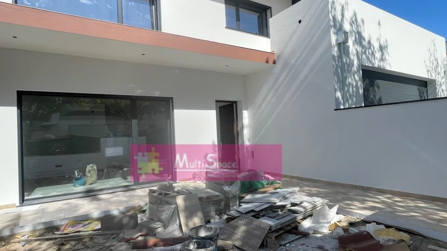 Moradia T4 para Venda em Nossa Sra de Fatima
