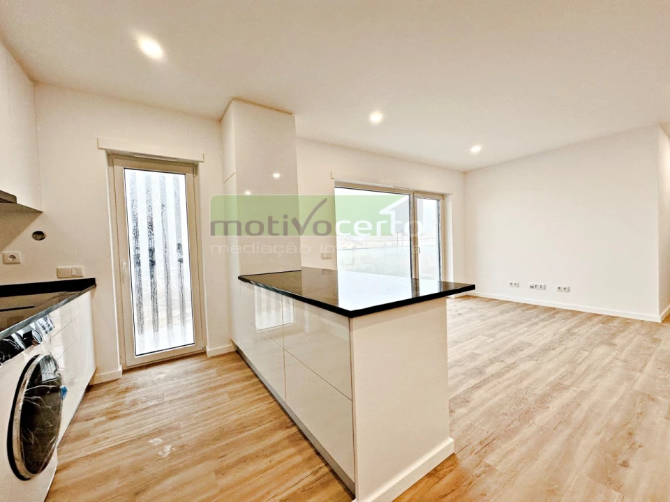 Apartamento T2 para Venda em Beato Foto 3