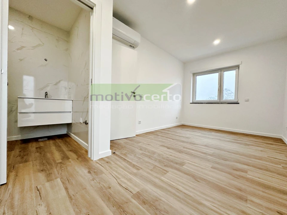 Apartamento T2 para Venda em Beato Foto 5