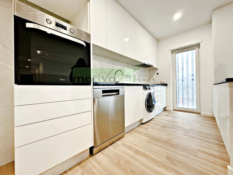 Apartamento T2 para Venda em Beato Foto 3