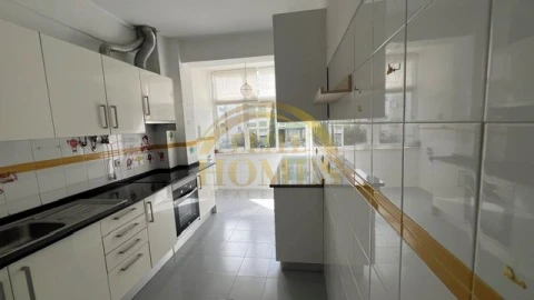 Apartamento T2 para Venda em Oeiras e São Julião da Barra, Paço de Arcos e Caxias