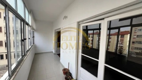 Apartamento T2 para Venda em Oeiras e São Julião da Barra, Paço de Arcos e Caxias