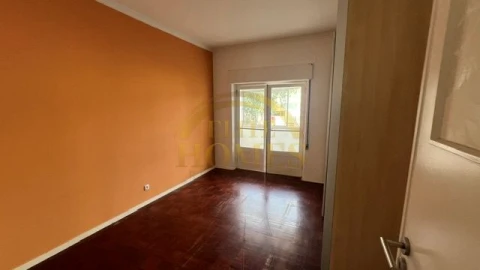 Apartamento T2 para Venda em Oeiras e São Julião da Barra, Paço de Arcos e Caxias