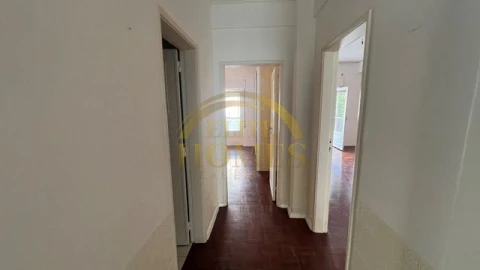 Apartamento T2 para Venda em Oeiras e São Julião da Barra, Paço de Arcos e Caxias