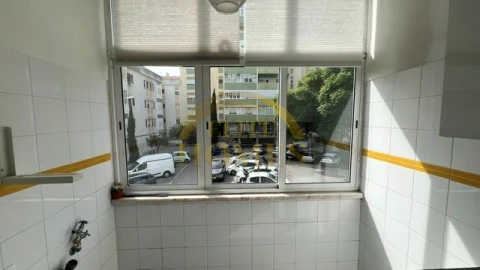 Apartamento T2 para Venda em Oeiras e São Julião da Barra, Paço de Arcos e Caxias