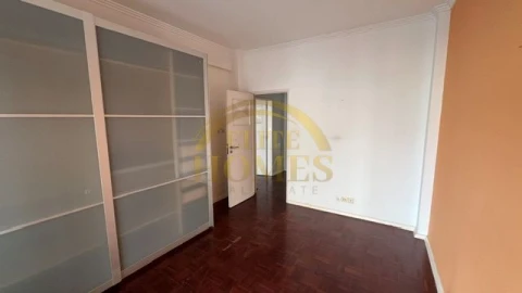 Apartamento T2 para Venda em Oeiras e São Julião da Barra, Paço de Arcos e Caxias