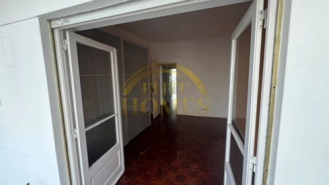 Apartamento T2 para Venda em Oeiras e São Julião da Barra, Paço de Arcos e Caxias
