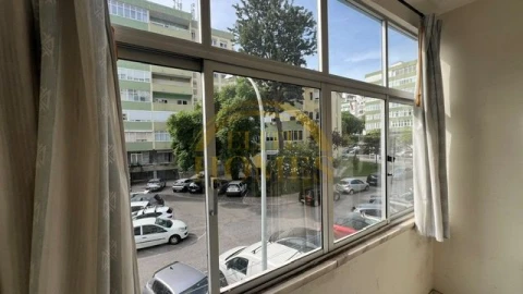 Apartamento T2 para Venda em Oeiras e São Julião da Barra, Paço de Arcos e Caxias