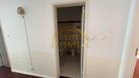 Apartamento T2 para Venda em Oeiras e São Julião da Barra, Paço de Arcos e Caxias