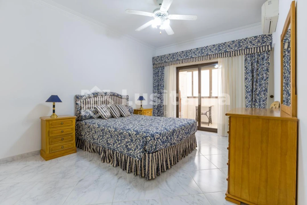 Apartamento T3 para Venda em Quarteira Foto 14