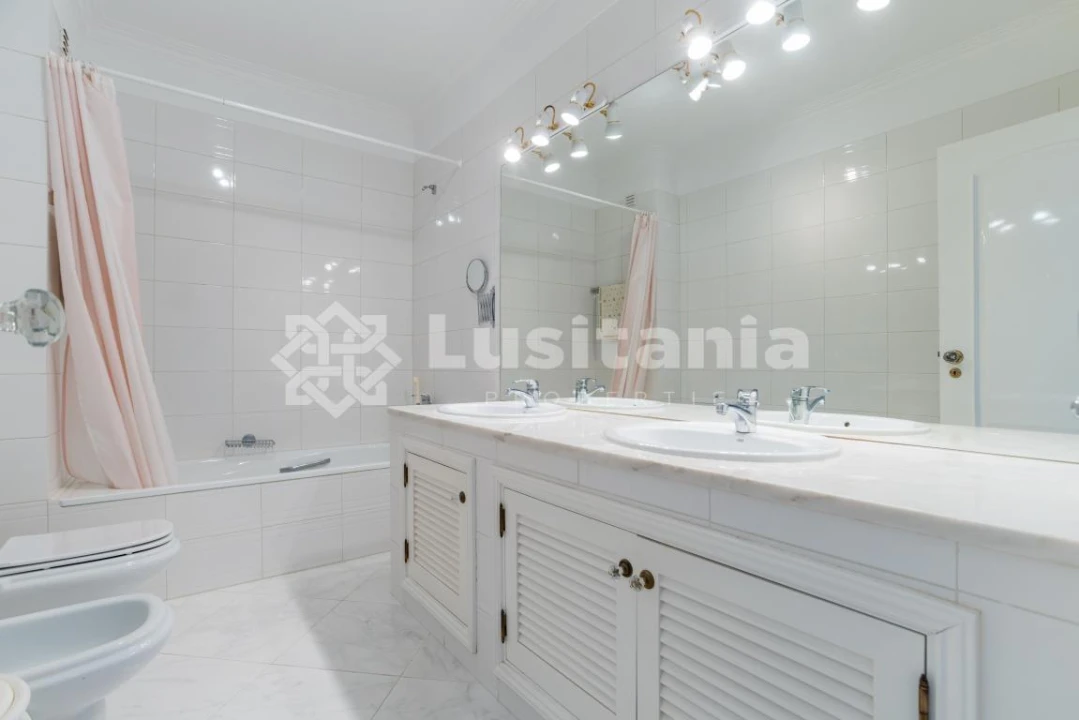 Apartamento T3 para Venda em Quarteira Foto 13
